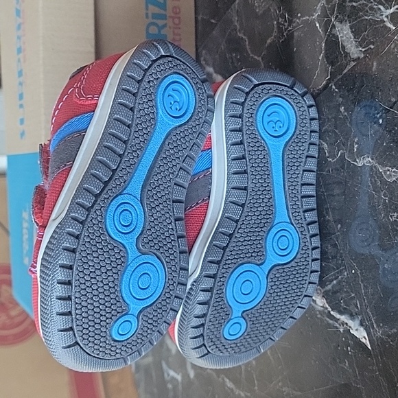 NWT Stride Rite Sneakers - Picture 3 of 4